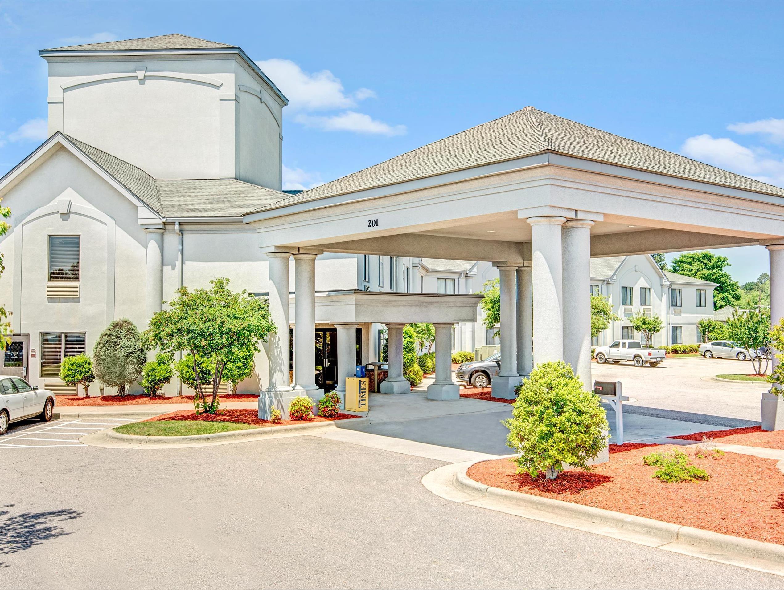 Days Inn By Wyndham Louisburg Buitenkant foto