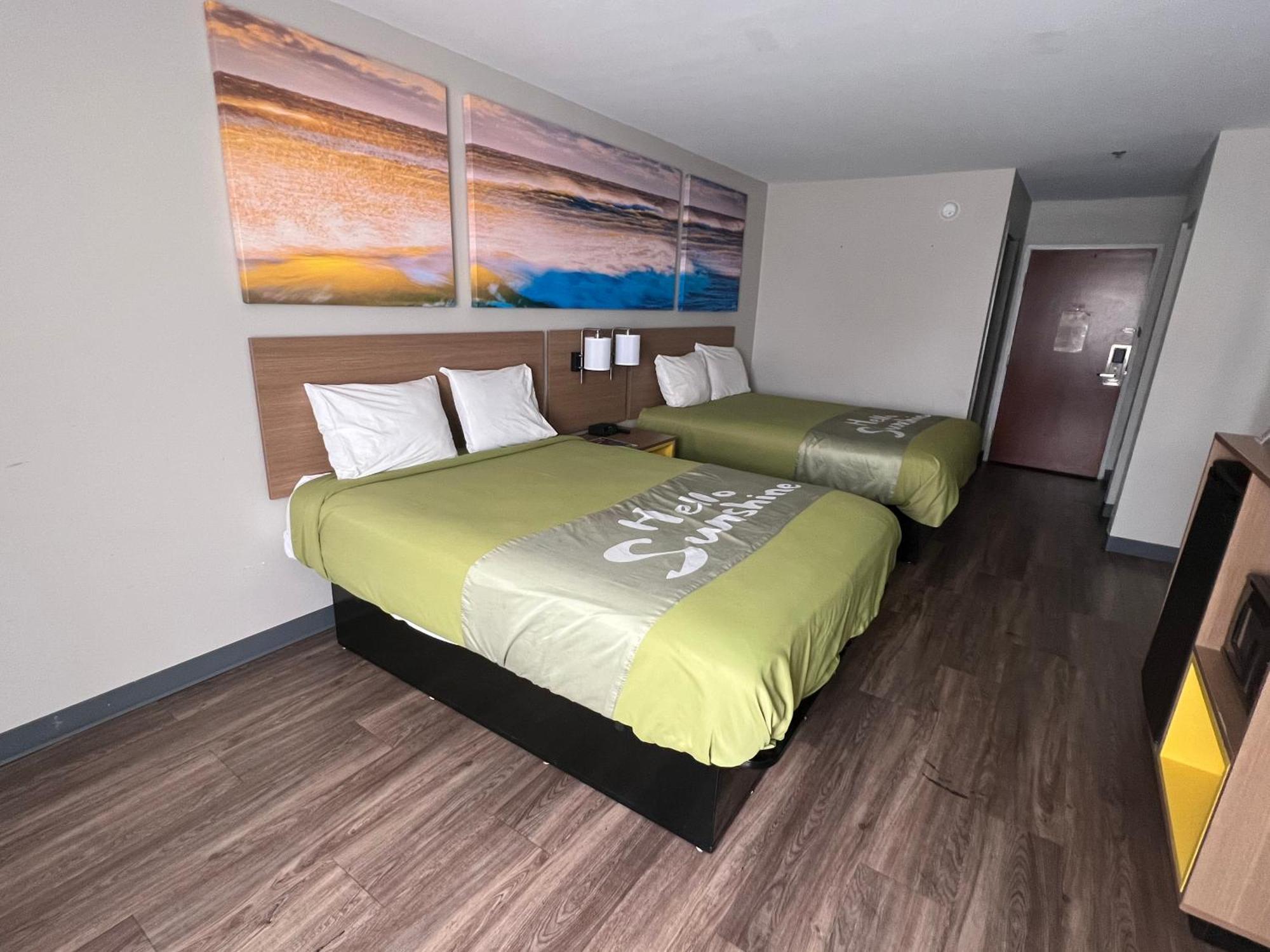 Days Inn By Wyndham Louisburg Buitenkant foto