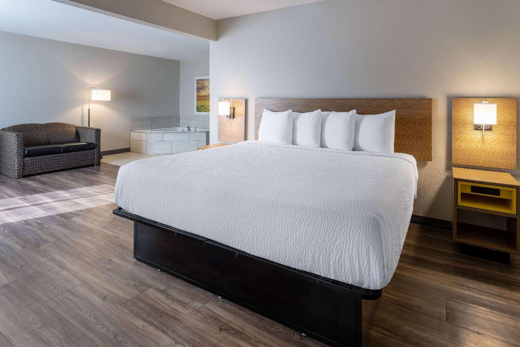 Days Inn By Wyndham Louisburg Buitenkant foto