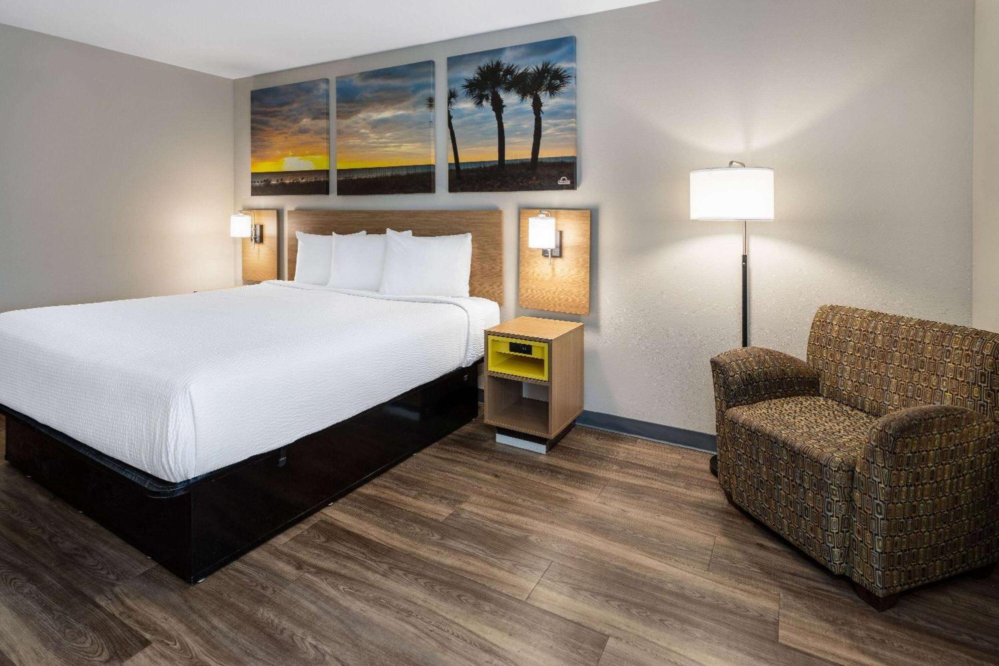 Days Inn By Wyndham Louisburg Buitenkant foto