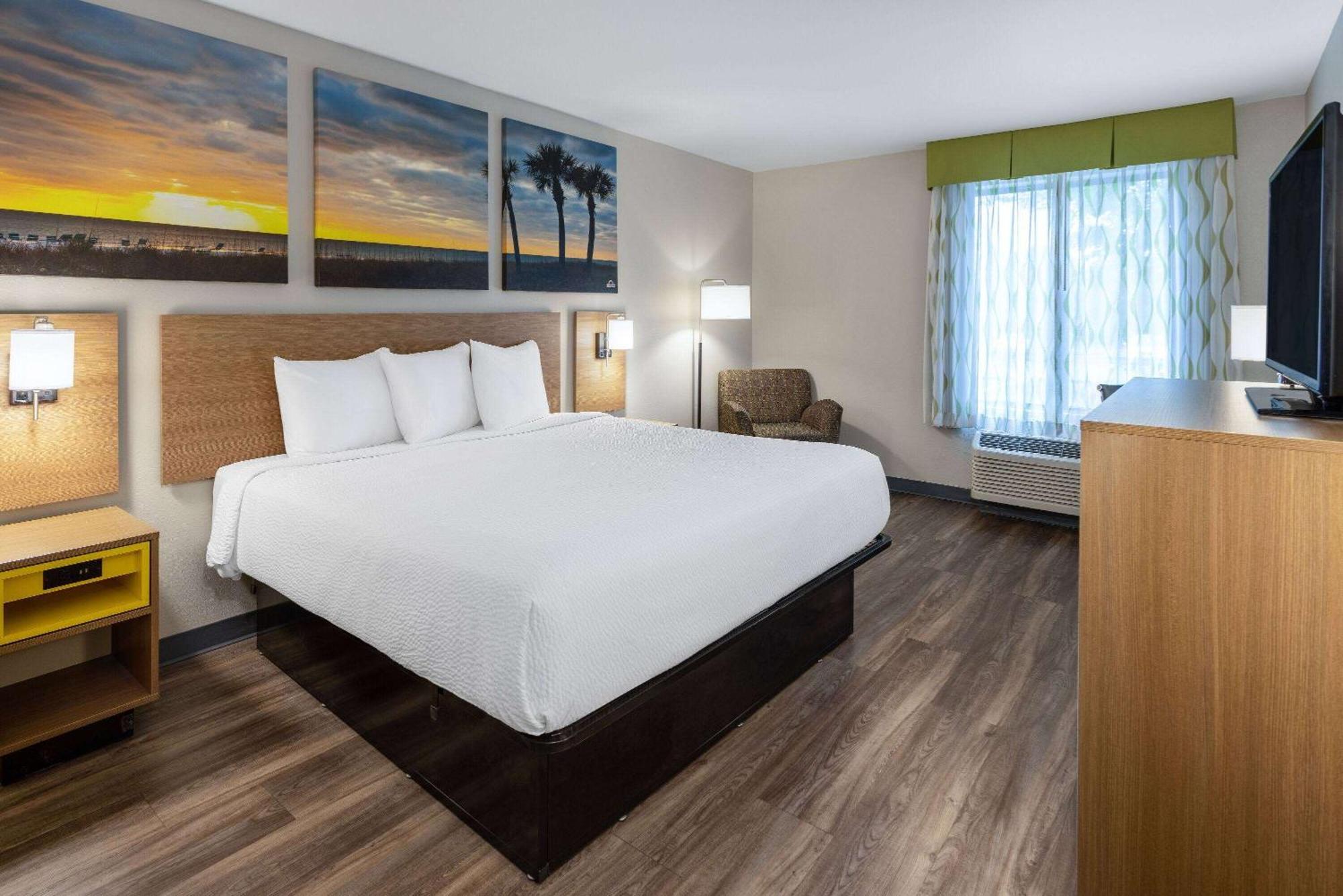 Days Inn By Wyndham Louisburg Buitenkant foto
