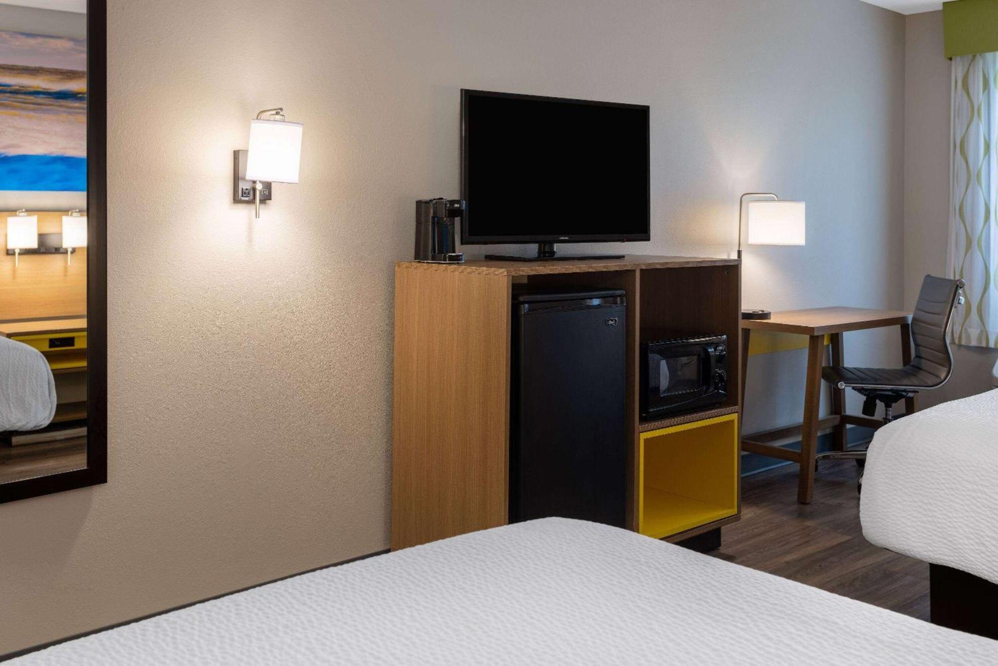 Days Inn By Wyndham Louisburg Buitenkant foto