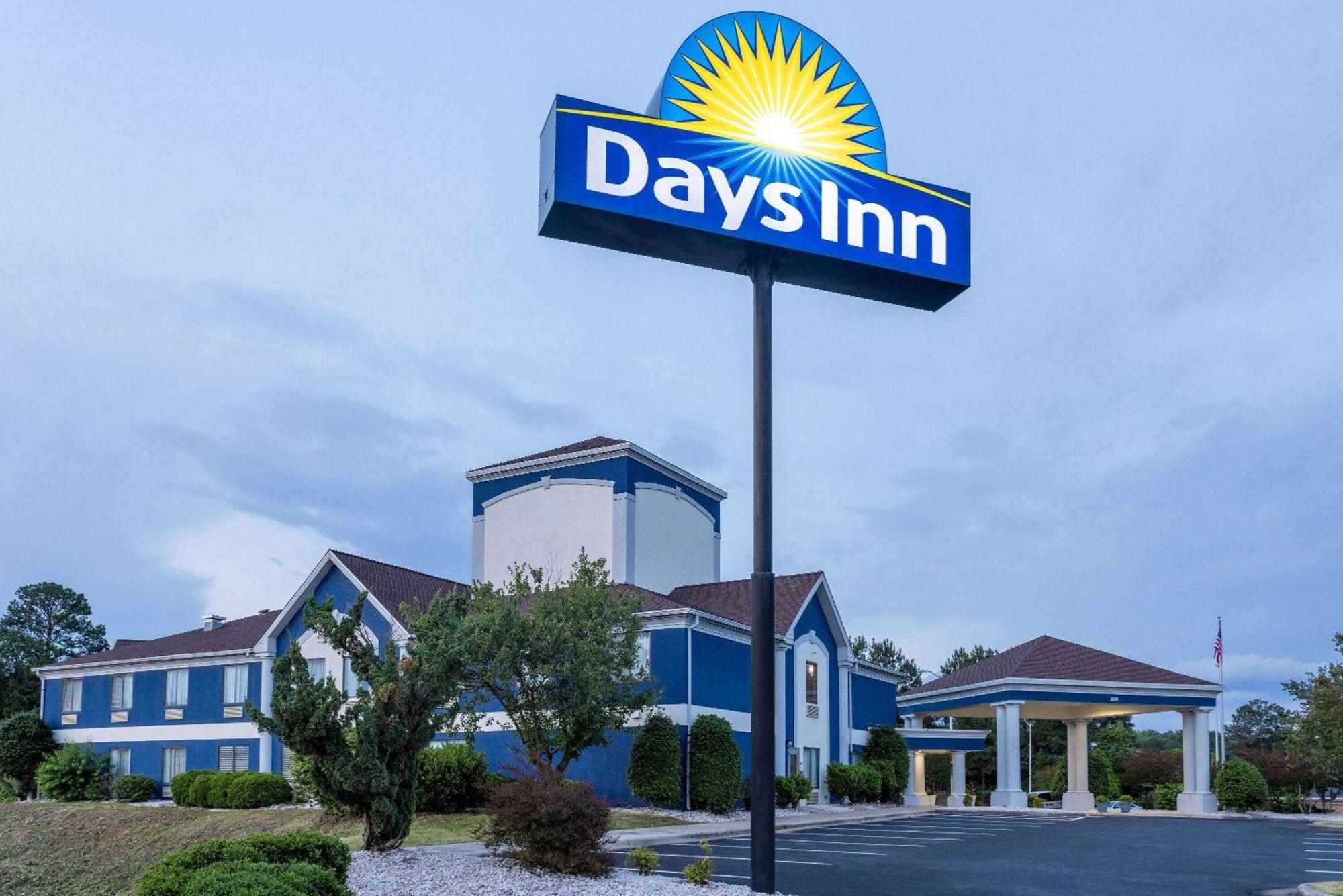 Days Inn By Wyndham Louisburg Buitenkant foto