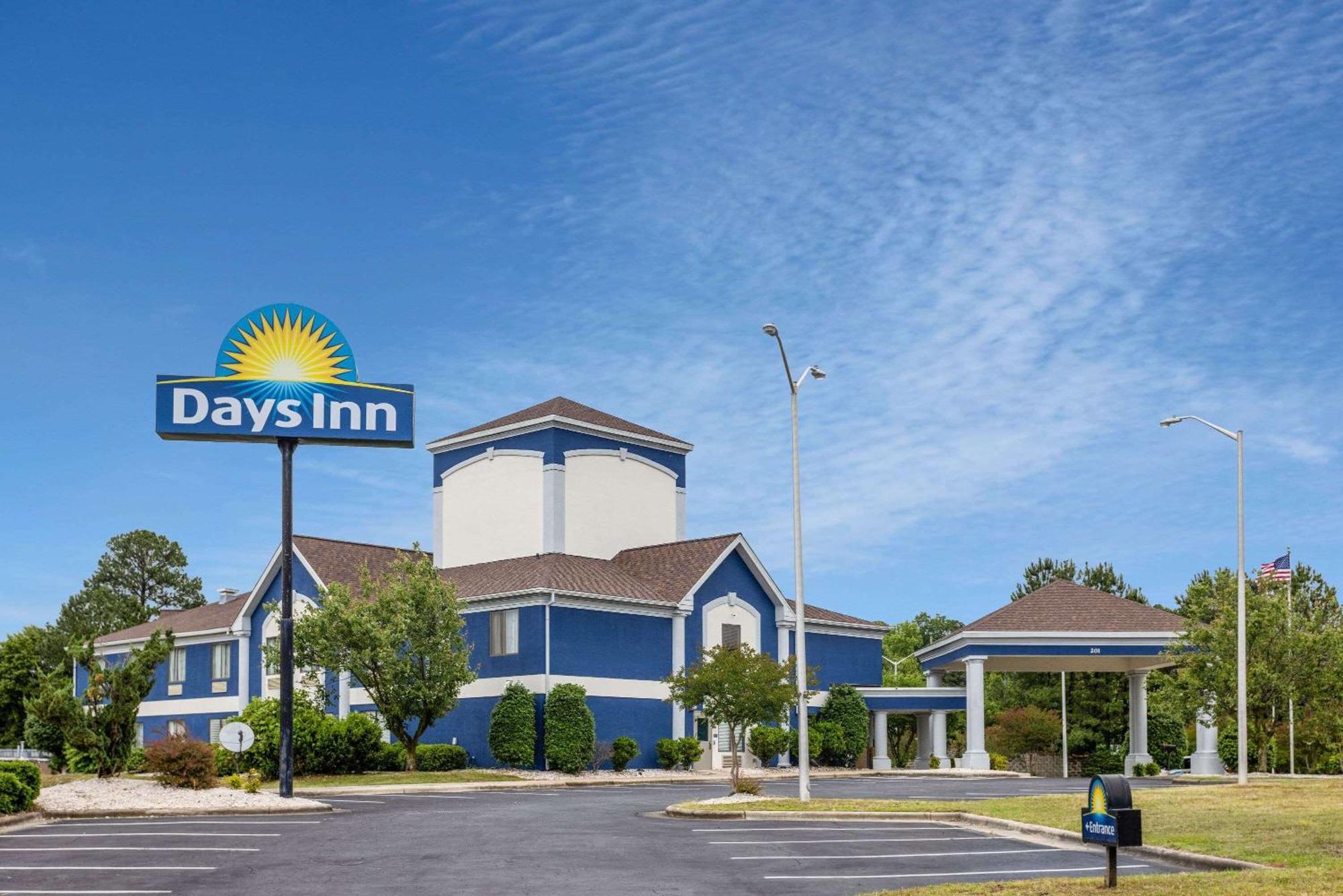 Days Inn By Wyndham Louisburg Buitenkant foto