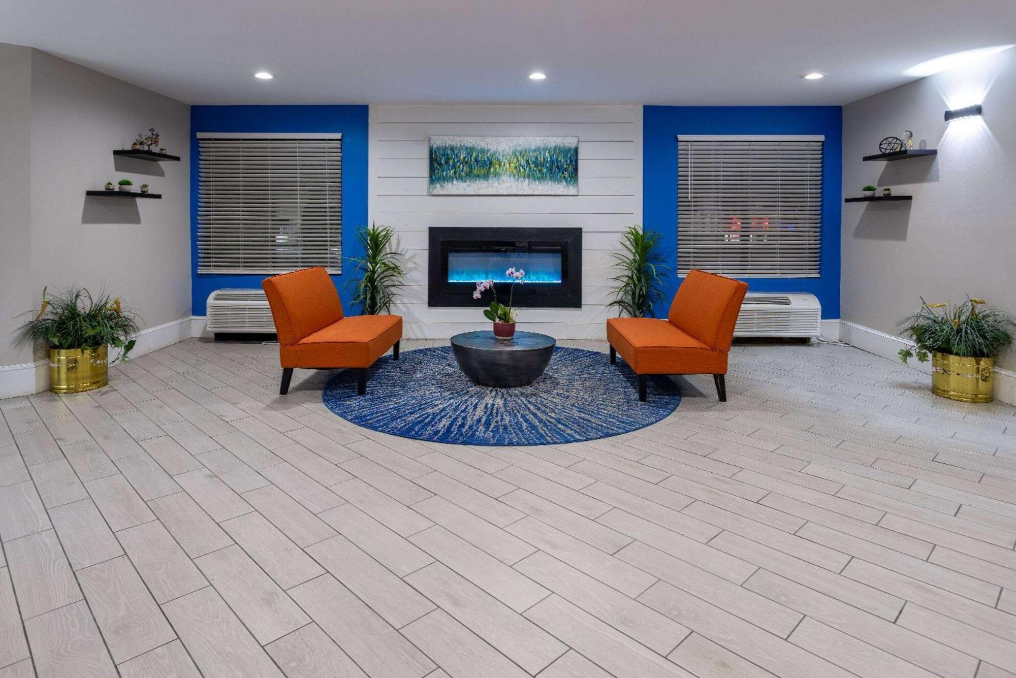 Days Inn By Wyndham Louisburg Buitenkant foto