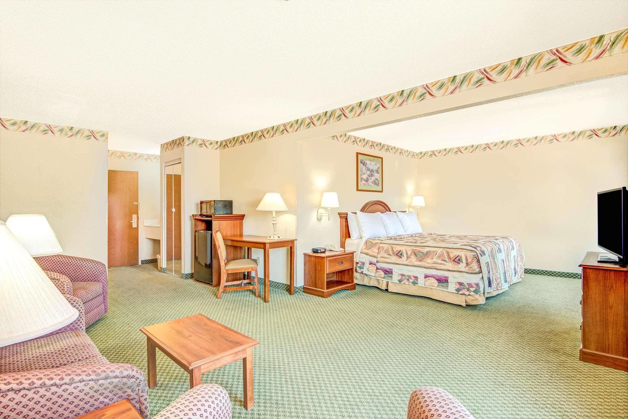 Days Inn By Wyndham Louisburg Buitenkant foto